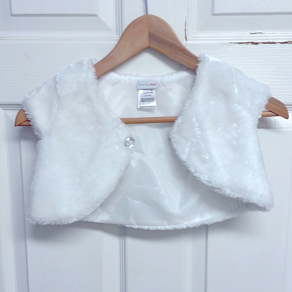 white fuzzy soft bolero with crystal button size6 kids can use it formal or not